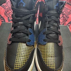 dc4092-001 Jordan 1 Mid MMD Multi-Color Grid (GS) 6.5y